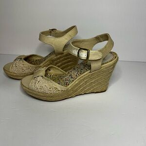 HOT KISS Knit Wedges Size 8